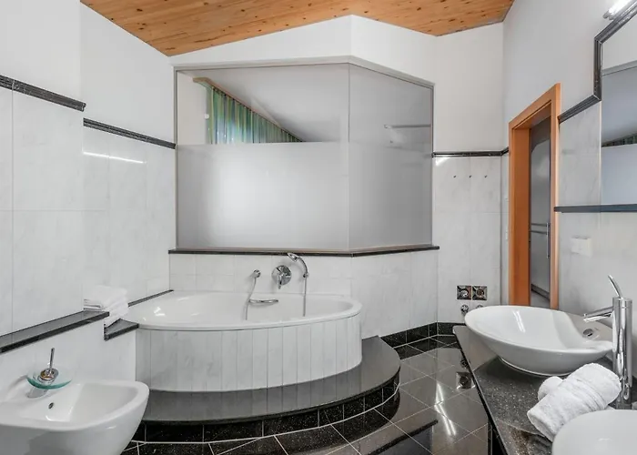 Penthouse 1 By Interhome Lägenhet Schladming